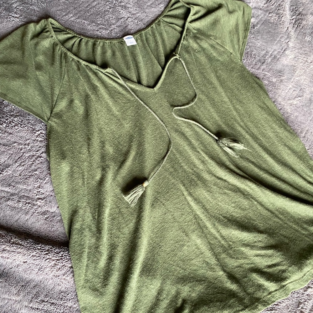Green Old Navy shirt large